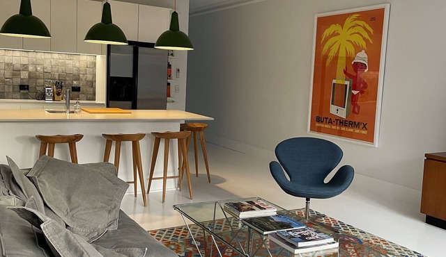 Yarraville town house close to the village