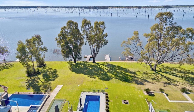 Yarrawonga's ultimate Waterfront holiday house sleeping up to 16 guests