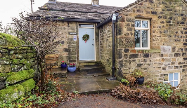 YATE COTTAGE, romantic, luxury holiday cottage in Oxenhope