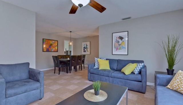 Ybor Casita! 3-Bedrooms Steps away from Centro Ybor!