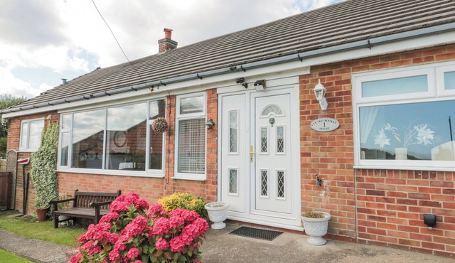 YE OLD ROCKET HOUSE, pet friendly, with a garden in Flamborough