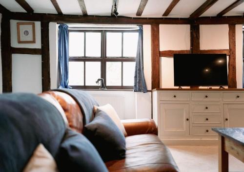 Ye Old Shop- Great Value 6 Bed Apartment - Spacious Renovated & Ideal for Groups