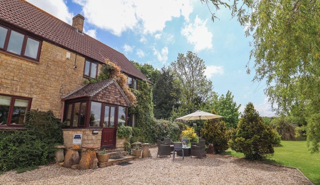 YEABRIDGE FARM, family friendly, with a garden in Mosterton