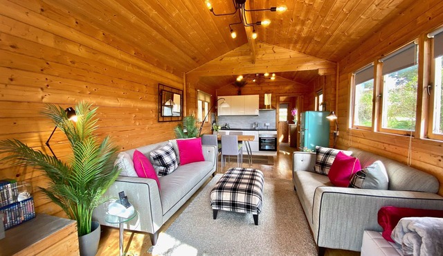 Yealm Cabin is a self catering log cabin in Devon with Hot Tub, South Hams, UK.