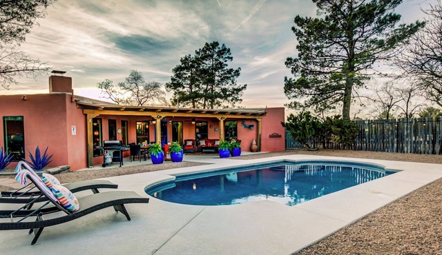 Year Around Heated Pool, Mountain Views, Pets Ok