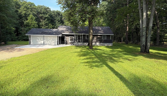 Year-round 3BR/2BA trailside house & 4 electric campsites near Lake Missaukee