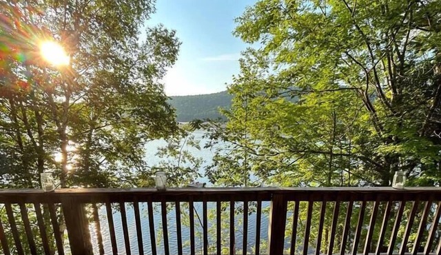 Year-round Adirondack lake-front chalet