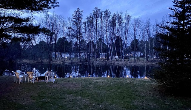 Year round cozy cabin on Trout haven Pond, close to trails & Lake St. Helen