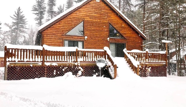 Year-Round Cabin Rental ~ Gorgeous Lakefront Property Nestled In The Woods