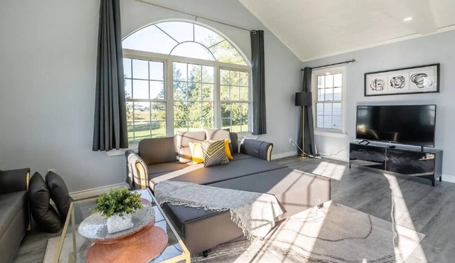 Year-Round Comfort – Firepit, Foosball, Piano, BBQ