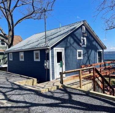 Year-round Cozy Cottage Charm on Cayuga Lake
