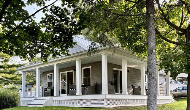 Year-Round Fun at our Like-New Lakeside Retreat!