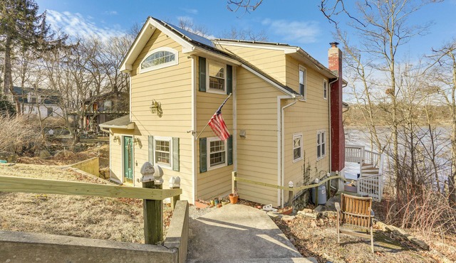 Year-Round Fun in Monroe! Lakefront Family Home