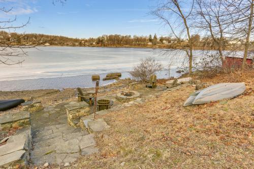 Year-Round Fun in Monroe! Lakefront Family Home