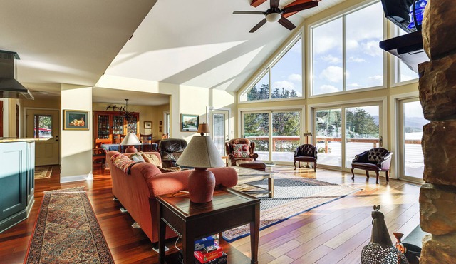 Year-Round Fun in Putnam Station: Lakefront Home!