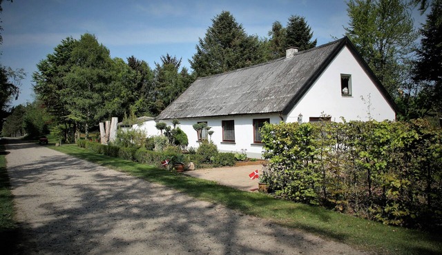 Year-round home for vacation and leisure in a large garden and park area.