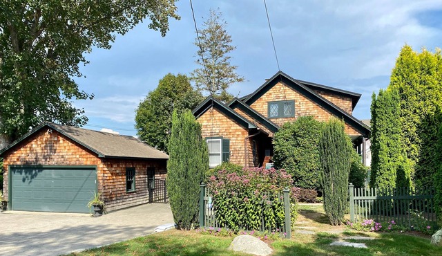 Year-Round Home in GLP with Heated Pool & Water Views