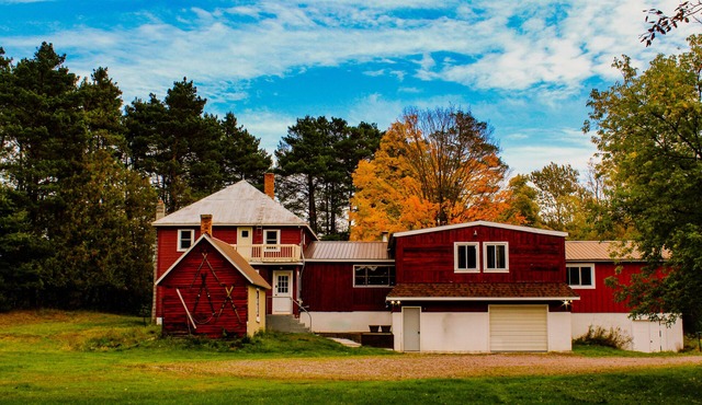 Year-round hot tub, 2600 sq ft house with ample parking - Northstar Lodge