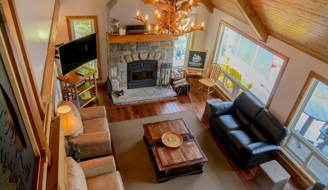 Year round hot tub! So MUCH SNOW! Snowmobile Rentals close by