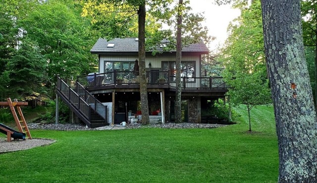 ~Year Round Lake Cabin w/HOT TUB - On The Whitefish Chain!~