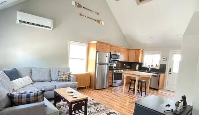 Year round lake cottage with hot tub