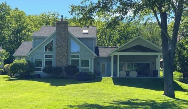 Year round lake house - plenty of room for the whole family