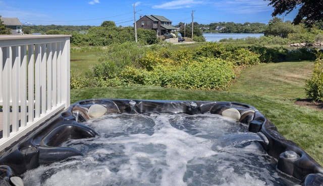 Year round private HOT TUB! NEW! Waterview Cottage on Great Island Narragansett!