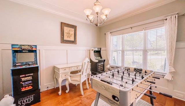 Year Round Rental! Awesome Entertainment, 4 Bedroom-2 King 2 Queen, Pet Friendly