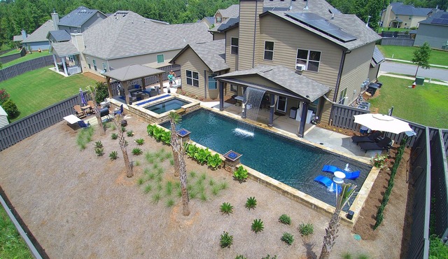 Year round rental 4 miles from the Augusta National pool Hot tub Gym tanning bed