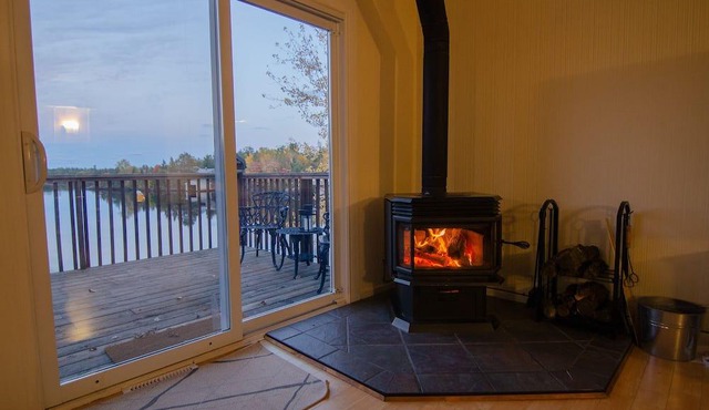 Year-round vacation for family and friends by the lake Nipissing.