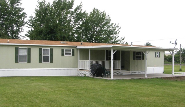Year Round Vacation Rental near Erie, PA. Come for the Fishing and Wineries