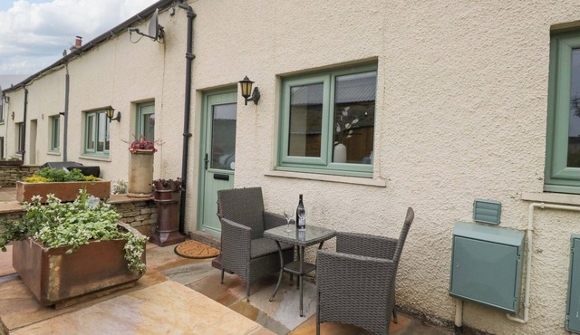 YEAT STOUP COTTAGE, pet friendly in Great Broughton, Cockermouth