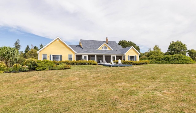Yellow Beach House: Oceanfront PEI Retreat with Screened Porch & Beach Access