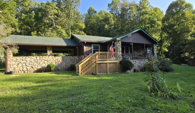 Yellow Creek Cabin: Robbinsville