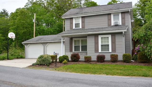 Yellow Creek Cottage located overlooking Yellow Creek & near Lake Raystown.