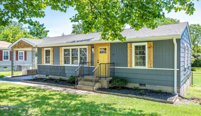 Yellow Door Cottage - 3BR, Pet & family friendly!