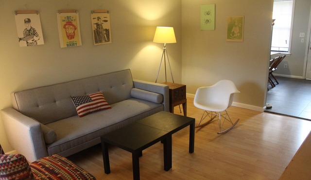Yellow Door Inn (3 Br House) in Hip East Nashville Urban Neighborhood