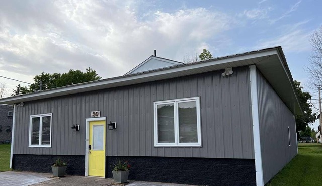 "Yellow Door" Newly Remodeled. Trailer parking available. Trail #3.