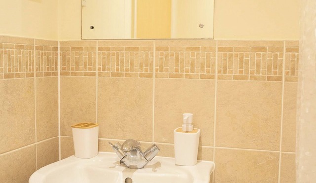 Yellow Haven | Spacious 3 Bd 3 Bath | Free Parking