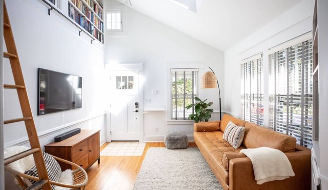 Yellow House| 2 BR Cottage Dtwn Cville/Belmont