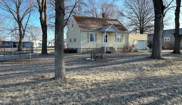 Yellow house near the railroad tracks in Coal City