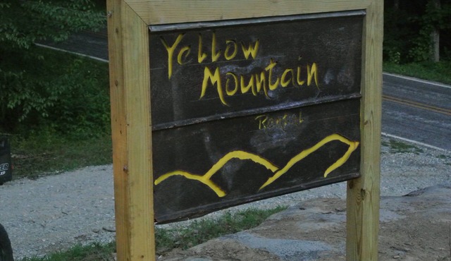 Yellow Mountain Rental, close to the Dragon Appalachian Trail, great location.