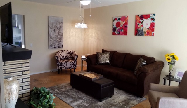 YELLOW PINE HOUSE, 3 BEDROOM KING-QUEEN