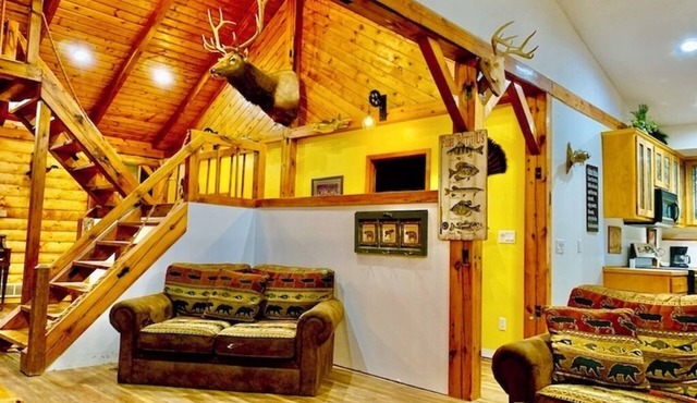 Yellow River Lodge 6-bedroom cabin w/Pool &Hot Tub & Pool Table