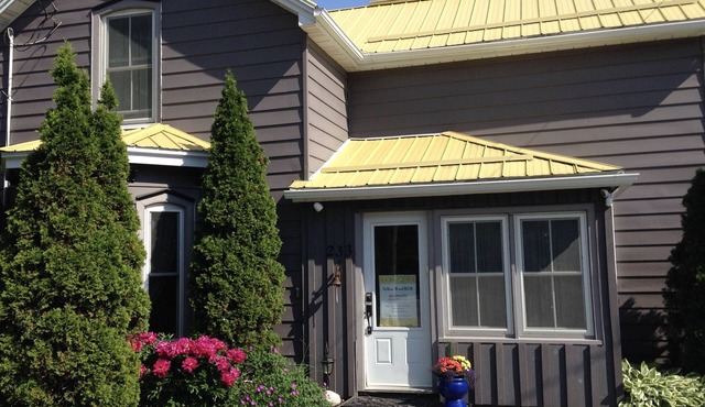 YELLOW ROOF B&B - In The Heart Of Prince Edward County, 1 Night Stays Welcome