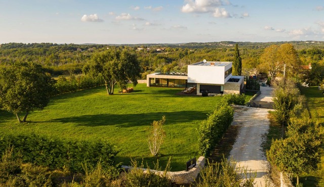 Yellow Tree Jurici Home & Spa with a large garden and indoor/outdoor pool