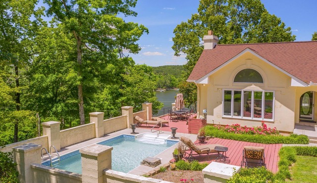 Yellowhammer Hill: 5 BR, 3.5 BA House in Cullman, Sleeps 17