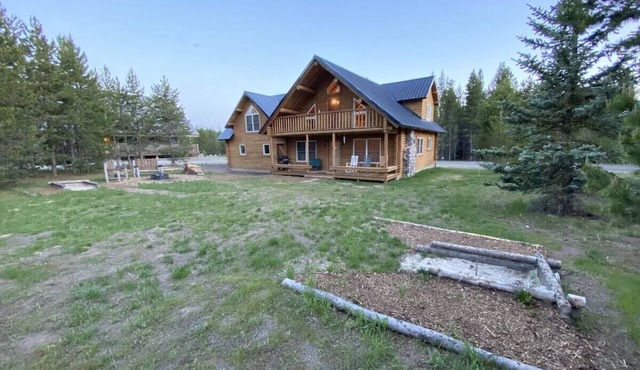 Yellowstone Family Cabin - GameRoom-HotTub-FirePit