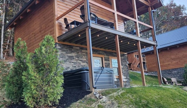 Yellowstone/Hot Tub-Pet friendly-Lakeview -8 Person Lodge