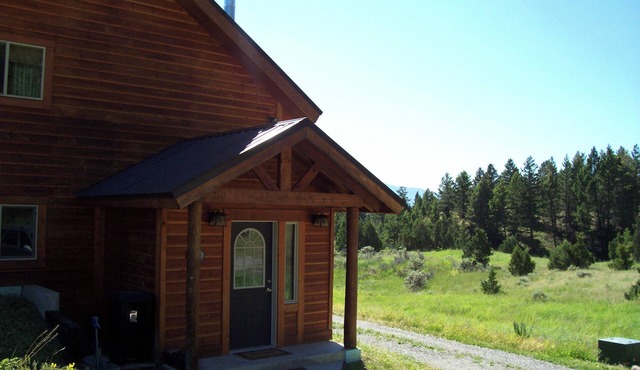Yellowstone Mountain Home-Secluded custom home near Yellowstone with privacy!